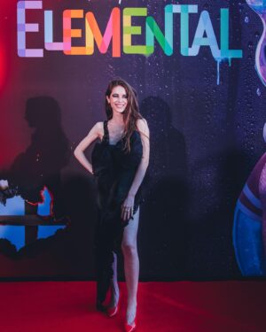 Valentina Romani Instagram - Ieri sera a Roma c’è stata l’anteprima di Elemental, il nuovo film Disney Pixar diretto da @petesohn18 che uscirà nelle sale il 21 giugno. 
Prestare la voce al fuoco, la mia Ember, è davvero un sogno che si realizza. 
Grazie ai miei adorati @massimilianomanfrediofficial , @mg.napolitano e @chris.murgia per avermi preso per mano e aver reso possibile questa magia. 
E grazie a @stefanodemartino 
Grazie alla famiglia Disney. 

Grazie 
@studiosegre 
@_giadagiordano 
@pamela.maffioli 
@womentalentsmilano 
@clascutti 
@t.b.beauty 
@moschino 

Ph @virginiabettoja @giulia_parmigiani_photography 

Ci vediamo al cinema.. per alimentare la nostra luce ❤️‍🔥