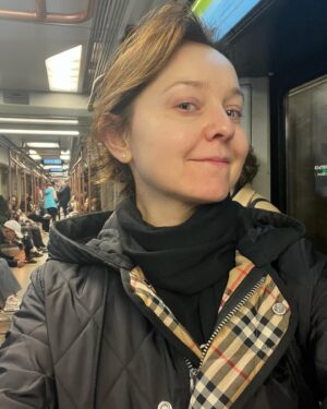 Valentina Rubtsova Instagram - Абсолютный рекорд по количеству пассажиров ,перевезённых Московским метрополитеном за сутки, был зафиксирован 26 декабря 2014 года - тогда подземкой воспользовались девять миллионов 715 тысяч 635 человек!
Метро рулит! 🚇