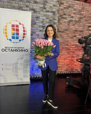 Valentina Rubtsova Instagram - Подзарядилась энергией молодёжи в @shkola_ostankino_junior @shkola_ostankino 🌟Провела мастер-класс,получила огромное удовольствие!Ребята,спасибо за вашу любовь!❤️