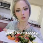Valeria Lukyanova Instagram - Попробуете мой любимый салат ?? 💫💫💫🥗🥗🥗🥗 это настоящий взрыв молодости и очень изысканный приятный вкус в тоже время очень сытно и питательный салатик в котором есть абсолютно все что нам нужно: белки, углеводы, жиры и клетчатка ! Рецепты по ссылке в профиле последнем посте! И обязательно пишите как вам он мне безумно интересно!🌸🌸🌸 если хотите ещё больше рецептов моих любимых блюд пишите #салат #салатвегетарианский #белковыйсалат #салатик #салатики #похудей #аматуе