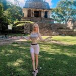 Valeria Lukyanova Instagram - Всех интересует красота , деньги, мода, молодость . Жаль , этикет и культура не так интересна , искусство, опера, симфонический оркестр это не так увлекательно как обсуждать чужой Аватар , понимаю . Интеллектуальный труд , развитие нейронов - все таки сложновато для современного индивидуума , … не для средних умов, я все понимаю … 🧠 а интеллектуальное развитие , эмоциональный интеллект и философия - это роскошь в наши дни . Это ясно. 🫱🏻 На что я могла рассчитывать в интернете , в Реале, и в целом в этом мире ? Я привыкла. А вы? 🌺🌺🌺 моя группа по уходу за собой по ссылке в профиле вступайте #кудьтура #философия #самодостаточность #саморазвитие #глупость #эмоциональныйинтеллект #сигма #сигмадевочки