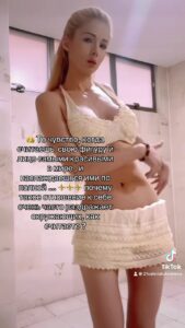 Valeria Lukyanova Instagram - Почему людей раздражает когда кто-то является идеалом в собственных глазах!? Я например свое мнение никому не навязываю, Не говорю о том что все должны считать меня идеалом. Но я имею право считать что я самая красивая девушка в мире. Почему нет? Самое главное что никто не может мне запретить так считать. Конечно можно было бы об этом молчать , но зачем? Я бы хотела, чтобы другие красивые девушки любили себя также , поэтому я подаю такой пример, как вы считаете это правильно? #красота #самоценность #любовьксебе #идеал #идол #идеальнаяфигура