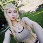 Valeria Lukyanova Instagram - Некоторые барышни приходят ко мне на страницу с оскорблениями пишут нелепые низкоинтеллектуальные выпады , пробуют за мой счет самоутвердиться, их побуждает на это СТРАХ собственного старения. Они не осознают всей глупости своего положения, написывая мне столь абсурдные вещи, как то что я выгляжу на 30 следя, как не нормальные за мной, навязываясь и строча комментарии, вызывая у моих учеников лишь недоумение и жалость. Мне так же искренне жаль их, хотя я биологически и младше их, но моя мудрость и опыт говорит о том, что они не виноваты , она заложники паразитов которые сделали их глупыми и злобными, так как по состоянию тела и органов , они уже глубоко за 30 лет. Это очень задевает этих не по годам зрелых , нездоровых женщин, которые в глубине души хотят, чтобы я помогла им , и сняла эту жуткую, терзающую их боль , которая побуждает мне ежедневно писать, с пеной у рта. А больно им от того, что у них уже изношенная , отекшая и растянутая кожа, на лице и теле, рыхлый тургор , при ходьбе ноги трутся друг об друга вызывая неприятные ощущения и опрелости, все дребежжит, как холодец, на коже вмятины, она неровная, прыщавая и вся в родинках и папиломах, куча болезней, нет талии, часто толстые и целюлитные очень отекшие и полные ноги, абсолютно отекшее шарообразное лицо, в целом больной вид... Я уже молчу о эстетической стороне, где не было никогда идеальных пропорций , даже в совсем юном возрасте, иными словами - это называется серые мышки , невзрачной наружности, не успевшие повзрослеть - уже постарели. Я понимаю, это ужасно родится в некрасивом и больном теле, с поломанными генами, но страшнее быть уродливыми внутри и от злости писать молодым , красивым девочкам, вроде меня, ядовитые комментарии, истекая злость/ и завистью к красиым, моложым и успешным, к их жизни, уму, возможностям, которых у них никогда не будет. А все виноват образ жизни. Но не смотря на все, я готова протянуть руку помощи каждому кто обратиться ко мне на программу Эталонный Аватар и вытащить вас из ямы, в которую вы норовите. #омоложения #омоложениелицаитела #уходзасобой #зависть #страх #страхстарения