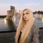 Valeria Lukyanova Instagram - В данный промежуток времени кастовую чистоту соблюдать крайне необходимо! Благодаря огромной волне высоких вибраций, исходящих частиц разогнанных из церна любые энергии очень быстро приобретают свою плотность, поэтому когда общаешься с низко-вибрационными людьми можно упасть вниз , в их событийность. Поэтому если вы не хотите проблем , таких людей нужно остерегаться или держать их от себя на большом расстоянии , хотя в этом сейчас нет никакого смысла. Сейчас вибрации настолько разогнались , что можно притянуть к себе и более интересных людей во мгновение ока, стоит только знать методики. Я бы сказала , что сейчас магией может владеть даже самые неспособный человек , т к у нас действительно сейчас преобразовано намерения , причём абсолютно у всех , кто что-то делает. Вы это заметили?