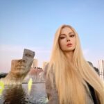 Valeria Lukyanova Instagram - В данный промежуток времени кастовую чистоту соблюдать крайне необходимо! Благодаря огромной волне высоких вибраций, исходящих частиц разогнанных из церна любые энергии очень быстро приобретают свою плотность, поэтому когда общаешься с низко-вибрационными людьми можно упасть вниз , в их событийность. Поэтому если вы не хотите проблем , таких людей нужно остерегаться или держать их от себя на большом расстоянии , хотя в этом сейчас нет никакого смысла. Сейчас вибрации настолько разогнались , что можно притянуть к себе и более интересных людей во мгновение ока, стоит только знать методики. Я бы сказала , что сейчас магией может владеть даже самые неспособный человек , т к у нас действительно сейчас преобразовано намерения , причём абсолютно у всех , кто что-то делает. Вы это заметили?