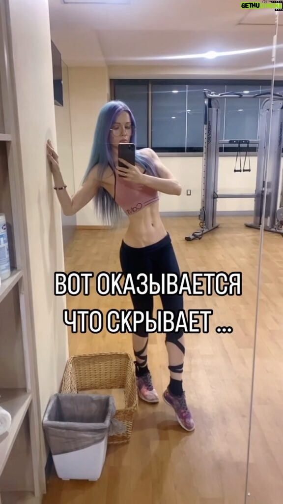 Valeria Lukyanova Instagram - Знаете ли вы о том , что только те люди, которые работают головой имеют много денег, а ведь об этом мечтает практически каждый человек нашей планеты, хотя и не сознается в этом себе и другим зачастую. Нет ничего прекраснее, чем то удовольствие, когда вы прокачиваете себя максимально и ваша самооценка растёт , благодаря тому что вы видите что ваши действия приносят реально измеримые фактическо-физические плоды , вы начинаете ставить себя гораздо выше , но не в плане горделивости , а в плане аристократической, изысканный гордости и понимания своей сути и уникальности - это настоящий индивидуализм! Всевозможные толерантные учения , религии и секты доказывают нам, что это плохо и нужно быть ближе к людям .... А я вам скажу это не так , на самом деле они затягивают вас в грязное болото и заставляет вас хрюкать вместе со свиньями , хотя вы можете сидеть в утонченном , изысканном графском костюме и попивать кофеек где-то в дорогом элитном особняке!!!! #тонкаяталия #красиваяфигура #спортивныедевушки #похудение #бодибилднг #уверенностьвсебе #аматуе #валериялукьянова #трансгуманист #эзотерик #трансгуманисты