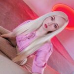 Valeria Lukyanova Instagram - Почему люди так зашоренны на бытовом и не видят дальше своего носа? Им создали такую систему жизни, такой уклад и распорядок, чтоб им некогда было подумать о чем-либо, что выходит за грани этой самой системы. Вот например им внушили , что по питанию слушать и придерживаться принципов и правил надо только у системы. Даже если все плохо - ТЕРПЕТЬ и слепо верить, как в религию, что когда-то будет лучше... Даже если у вас лишний вес и нет сил, все равно слушать только систему и точка. Если что то не так со здоровьем - идти только к системным врачам, а своими силами лечатся только придурки . Якобы только фрики не верят системе и сумасшедшие, мол ЗАЧЕМ ИМ ВРАТЬ? Хотя уже давно поняли зачем, это просто бизнес, чем больше вы сьедаете испорченной еды , тем больше портится тело, тем больше медикаментов вы купите и кто то обаготится. Но почему люди всего этого не видят, спросите вы? Как может СТОЛЬКО людей не видеть очевидного? Вся печаль заключается в том, что Игроки это видят с рождения, просто их настолько мало, если 50 человек наберется ЖИВЫХ со всего мира, то хорошо. Остальные - бутафория. Это жутко осознавать но только по началу. Суть Игры заключена в том чтобы друг друга найти. Игроки НИКОГДА, слышите НИ-КОГ-ДА не верили системе ни на йоту, и никогда не поверят т к они прямо с детства ЗНАЮТ что в Игре и их задача ПОБЕДИТЬ, больше у них тут нет цели. 👇🏻👇🏻👇🏻 #игрок #боты #игра #игроки #матрица #соты #сота #выходизматрицы #иллюзия #маг #магия #ведьма #аматуе #просветление #дух