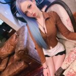 Valeria Lukyanova Instagram - 🧬 Молекула ДНК может исцелиться при помощи «ЧУВСТВ» человека Исследования о самоисцелении 🧬 ✅ Грегг Брейден сообщает поразительную информацию о трех экспериментах с ДНК, которые доказывают, что молекула ДНК может исцелиться при помощи «чувств» человека(Эксперимент №3).В недавно разработанной им программе «Исцеляя Сердца - Исцеляя Нации: Наука о Мире и Сила Молитвы» Грегг Брейден говорит, что в прошлом мы утратили большое количество информации о древних духовных традициях: после пожара в Александрийской библиотеке было утеряно как минимум 523.000 документов. Но, возможно, есть сведения, относящиеся к тем древним учениям, которые могли бы помочь нам понять некоторые тайны науки. Грегг Брейден, ученый и инженер, сообщает о трёх весьма любопытных экспериментах. ⚜️Эксперимент №1 Этот эксперимент был проведен квантовым биологом Владимиром Попониным. Сначала в некоторой емкости создавался вакуум, где присутствовали единственные материальные объекты - фотоны (частицы света). Было замерено расположение фотонов и установлено, что они распределены исключительно произвольно. Это был ожидаемый результат. Затем в емкость поместили часть ДНК, и снова произвели замеры распределения фотонов. В этот раз фотоны выстроились в определенном порядке, ориентированном на ДНК. Иными словами, органическая ДНК оказала воздействие на частицы неживой природы. После этого ДНК изъяли из контейнера и снова произвели замеры фотонов. Фотоны остались в том же порядке и ориентированы в том же направлении, где находилась ДНК. 👇🏻👇🏻👇🏻 #днк #эпигенетика #исцеление #самоисцеление #эксперименты #аматуе #исследователь