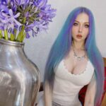 Valeria Lukyanova Instagram - Каждая девушка хочет перемен во внешности , время от времени. Порой я сама себе до такой степени надоедаю , была бы возможность я меняла бы внешность ежедневно , вплоть до черт лица, фигуры , роста и даже цвета кожи . Потому , что я человек который любит разнообразие . Мне быстро все надоедает . И вот, теперь у меня разноцветные волосы , но я буду усиливать и углублять цвета пока не надоест , скоро добавлю розовые пряди. Как считаете не слишком вызывающе ? 😳🤔🤓 #разноцветноеокрашивание #окрашиваниеволос #покраскаволос #разноцветныеволосы #длинныеволосы #аматуе #валериялукьянова