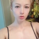 Valeria Lukyanova Instagram - Как происходит омоложение на квантовом уровне ? В районе тимуса у нас находится вилочковая железа - это точка молодости и выработки иммунитета . По определённым причинам связанным с половыми гормонами тимус начинает затормаживать свою работу он работает только у детей . Наша задача снова запустить тимус, и для этого есть несколько методик. Одна из которых - активация и наполнение энергией Оджас. Об этом расскажу завтра на марафоне . Подписывайтесь на мою группу по омоложению ссылка в группу , где он будет проходить в личных данных . https://t.me/avataretalonrex #амрита #тимус #оджас #кундалини #ци #энергияжизни #энергетикачеловека #энергетическиепрактики #энергетическаяработа