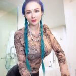 Valeria Lukyanova Instagram - Какая радость иметь тиких учениц , @anastasiia_gamilton , это бесконечное вдохновение для меня ! Моя точка роста воспитывать таких уникальных личностей и помогать оттачивать бриллиантовые грани, скоро мы воссоединимся в Мексике 🇲🇽🇲🇽🇲🇽🇲🇽🇲🇽🇲🇽🇲🇽 и кстати Будем поступать в УНАМ втроем! Я и @malva_she на генетиков ( биоинженерия и микробиология) , а @anastasiia_gamilton на хирурга ! Это прекрасно !!!! #студентки #аматуе #генетика #хирургия #микробиология #валериялукьянова #паразитология #паразитолог #геннаяинженерия
