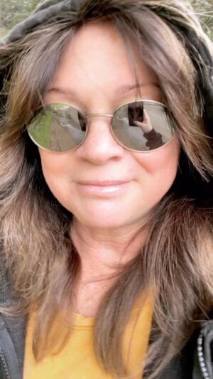 Valerie Bertinelli Instagram - Lucky #13 😅 GIT IT!! #dryjanuary 🥰