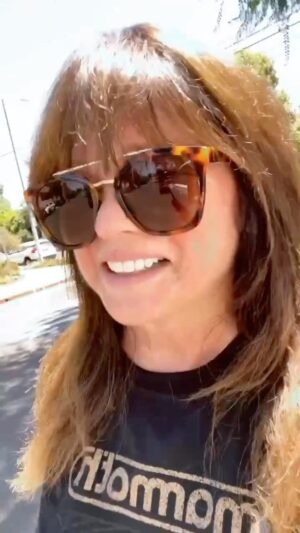 Valerie Bertinelli Instagram - Summers not my vibe 🫠 sorry 

T-shirt: @mammothwvh 
💥MAMMOTH II out next Friday August 4!

Sunglasses: @peepers 😎
