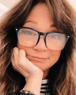 Valerie Bertinelli Instagram - The last six or so weeks have been…a LOT. 
And while I am incredibly grateful for all your support for my book and everyone I’ve had the good fortune to meet, this here introvert in extrovert’s clothing is in need of a mental health break. 

I know, I know, this isn’t an airport, I don’t need to announce my departure. I just know how some of you worry about me if I don’t post often enough. 

But, I’m good. 
Honest. 
Taking a little social media cleanse/detox and a mental health break is a good thing and I’m grateful I’m at a place in my life where I’m aware enough to know when I’m overwhelmed and mentally/emotionally exhausted. 

Y’all take care of yourselves. 
I’ll be back before you know it. 🤍