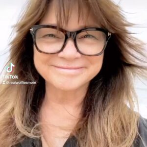 Valerie Bertinelli Instagram - Be kind 🤍

audio: @havvaofficial