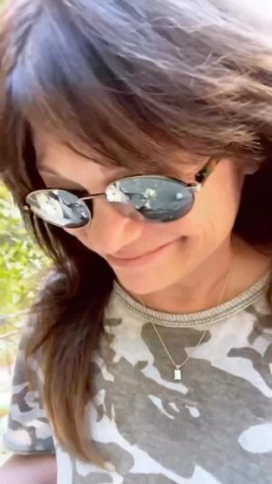 Valerie Bertinelli Instagram - 🥹🤍✌🏻