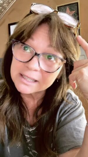Valerie Bertinelli Instagram - Anyone else? 😂🤓🤓
