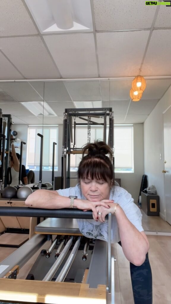 Valerie Bertinelli Instagram - Exercise is not just for your body. It can also soothe your soul. 🤍💪🏼 @graceanatomypilates