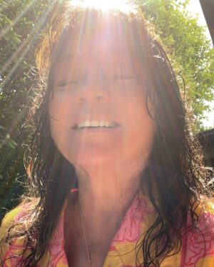 Valerie Bertinelli Instagram - What a difference a year makes 💛🩷✌🏻