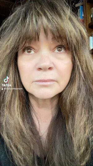 Valerie Bertinelli Instagram - my new year resolution ✌🏻🤍