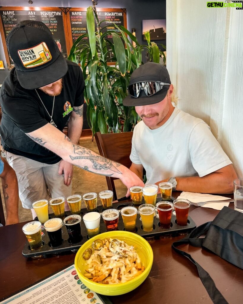 Valtteri Bottas Instagram - Tour guide Stetina 🫡 Getting ready for Saturday @grasshopperadventureseries Ukiah-Mendo gravel race 🍻 #VB77 #Gravel @pstetina @canyon 📷 @tiffanycromwell