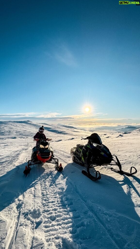 Valtteri Bottas Instagram - Arctic life ❄️ #VB77 @tiffanycromwell