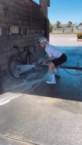 Valtteri Bottas Instagram - How to wash your bike properly 🚲 #VB77 🎥 @tiffanycromwell