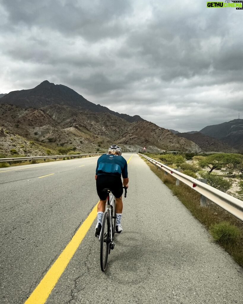 Valtteri Bottas Instagram - Last two days 🚴🏼‍♀️🚴🏼‍♂️ #VB77 #Hatta @canyon @sramroad 📷 @tiffanycromwell & me