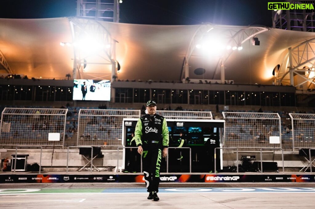 Valtteri Bottas Instagram - Race day 🇧🇭🏁 #VB77 #F1 #BahrainGP 📷 @thomas_maheux