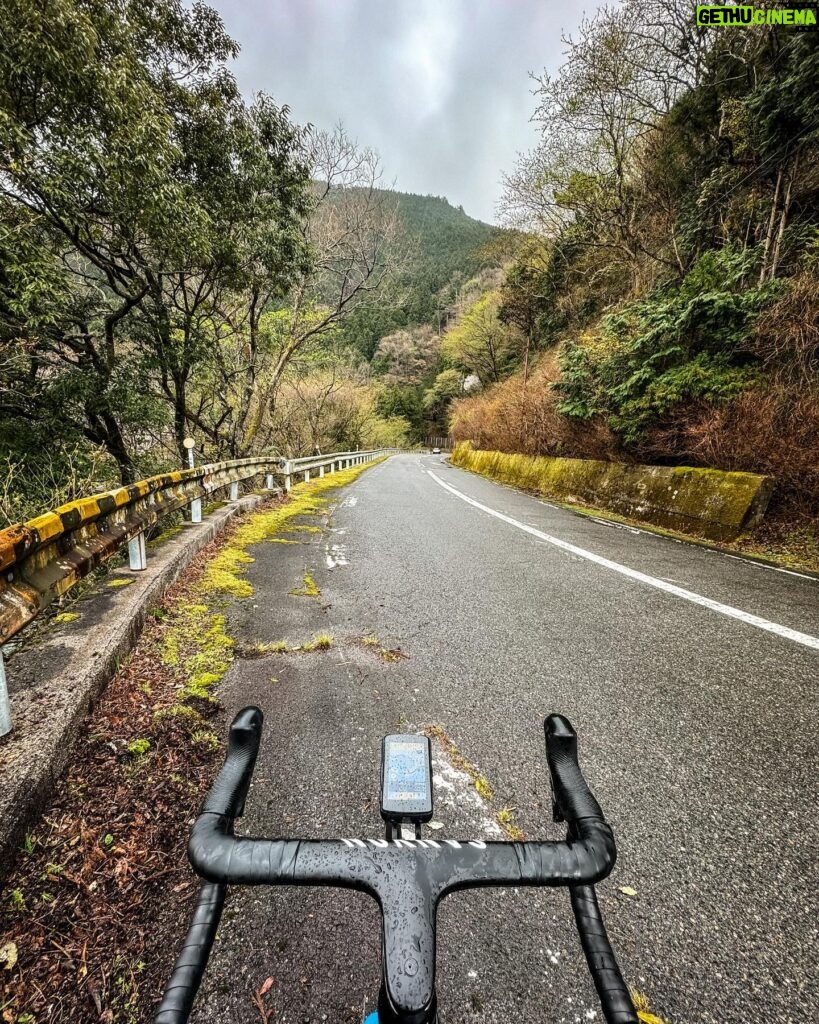 Valtteri Bottas Instagram - Monday 🦆 #VB77 @canyon @sramroad 📷 @southgate1979 & me