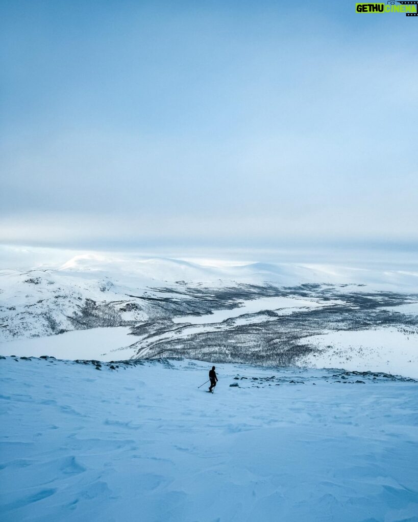 Valtteri Bottas Instagram - Up and Down 🏔️ #VB77 #Saana #Kilpisjärvi #Snowshoe 📷’s me and @tiffanycromwell