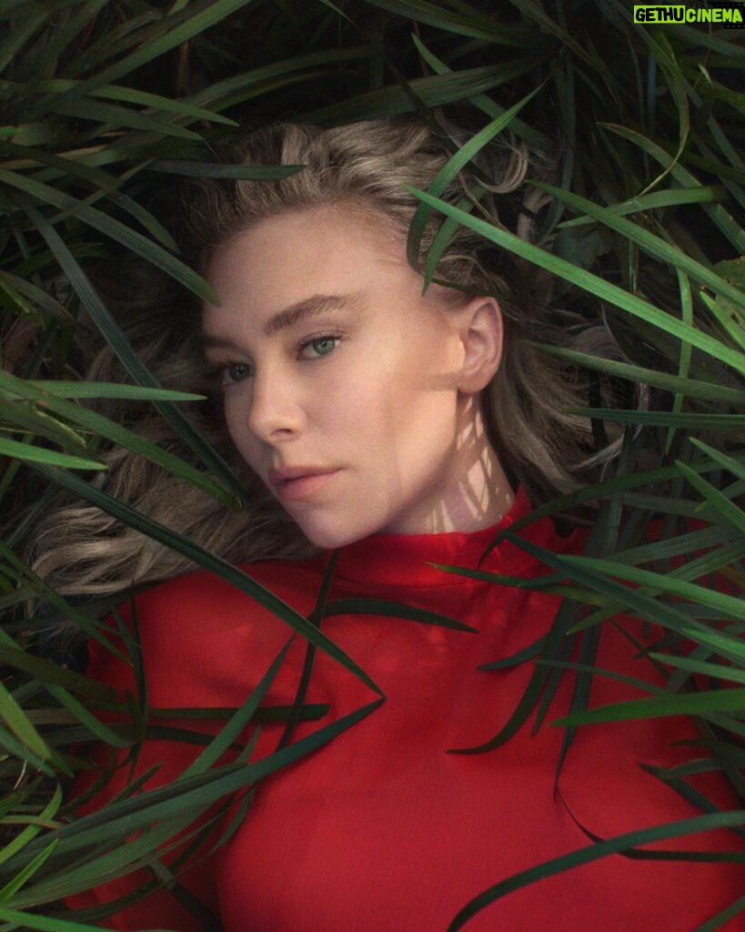 Vanessa Kirby Instagram - So honoured to have done this campaign with you all. We had the absolute happiest time shooting this, shooting in the depths of the jungle, facing cliff edges, freezing lagoons - I have never laughed through or loved an experience more. Thank you to every single person who made this shoot so ridiculously happy. And thank you deeply to the entire @cartier family 🐆 ♥️ So much love to this incredible team - @cartier @emmanuelleguillon7 @ncanguilhem @hairbyadir @missjobaker @adrianejamison #ryanhastings @fredericalovellpank @alexisasquith @oliviermulr @phantasm.tv @katheidi3 @lvroffle @lianaengel @jozepholiver
