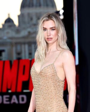 Vanessa Kirby Instagram - Rome @missionimpossible ❤️
So wonderful to be back with you all. I love you so much!! 
Can’t wait for the world to see you all kill it @tomcruise @wellhayley @officialrebeccaferguson @pom.klementieff @simonpegg @esai_morales 
#MissionImpossible