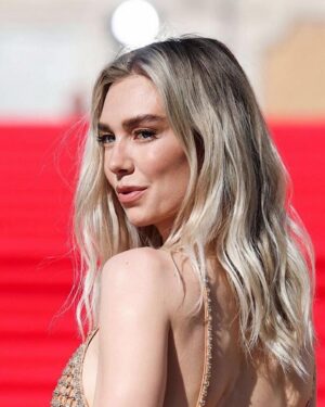 Vanessa Kirby Instagram - Rome @missionimpossible ❤️
So wonderful to be back with you all. I love you so much!! 
Can’t wait for the world to see you all kill it @tomcruise @wellhayley @officialrebeccaferguson @pom.klementieff @simonpegg @esai_morales 
#MissionImpossible