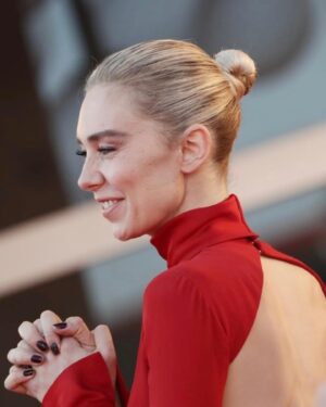 Vanessa Kirby Instagram - Completely overwhelmed to present our little movie for the first time last night. Thank you so much @labiennale and thank you to @maisonvalentino @missjobaker @halleybrisker @bronstudios