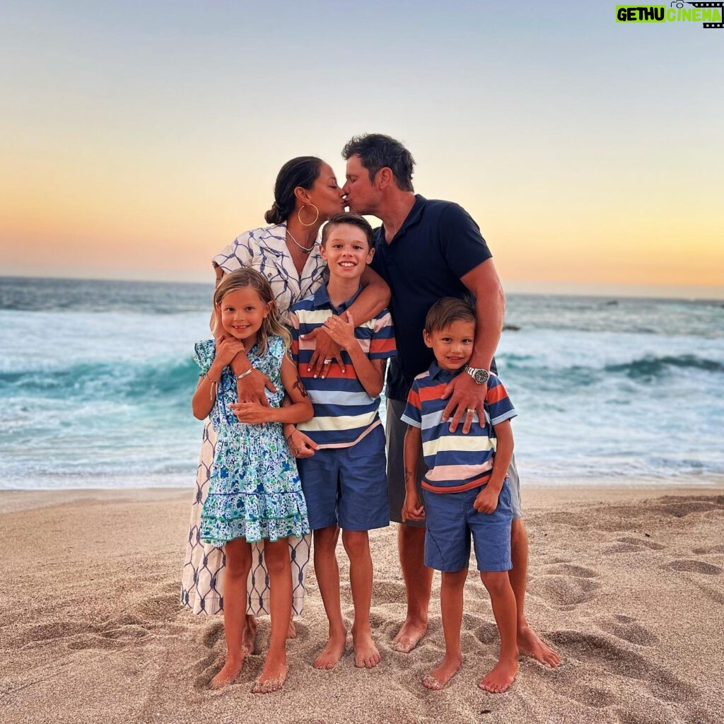 Vanessa Lachey Instagram - Te Amo! Taking much needed family time this Summer! Gracias Cabo for the memories! Now on to the next stop. #LacheyPartyOf5