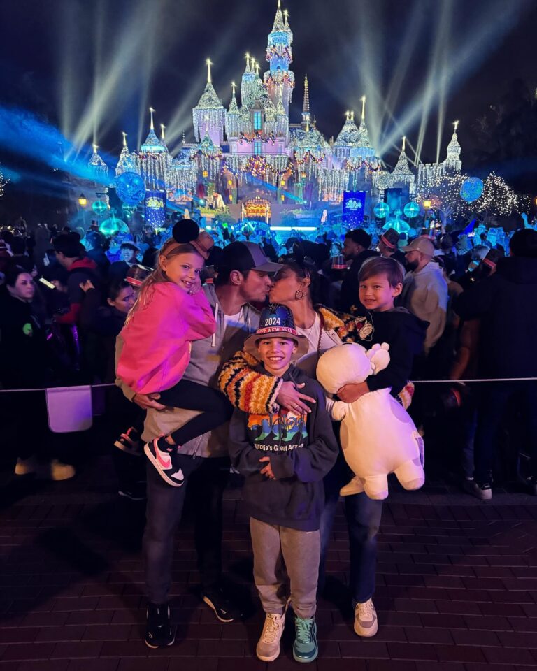 Vanessa Lachey Instagram - Happy New Year at the happiest place on earth! @disneyland we Love You!!! 2024… we’re ready for YOU! 💋💫 (this is the first New Year we all 5 rang in together. 🥰 All three kids (and parents) made it to midnight! Haha!