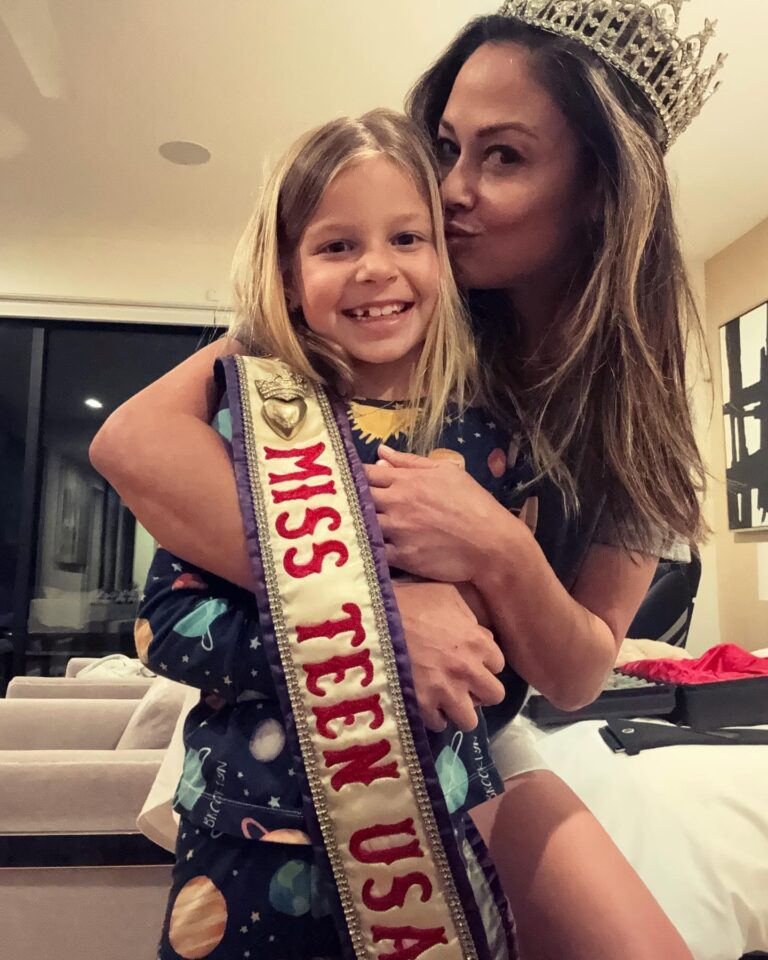 Vanessa Lachey Instagram - That moment your daughter realizes you WERE ACTUALLY Miss Teen USA 1998!!! Brooklyn: “Mama, do you still have the crown & sash?” Me: “You mean this?!!!!!” (Takes crown out of the custom protective case and lining and sash out of hanging bag in a special place of my closet) It started because she told me she was doing a dance at school to @nsync “I want You Back”and I told her that was my swimsuit song for Miss Teen USA. Then we watched my parts, she said my voice sounded funny, we smiled while I was getting crowned and we went to bed hours past her bedtime. These moments will never get old to me. ❤️ I had never done pageants or anything like this before in my life. My state (SC) pageant to get to nationals was my first. I will always be grateful to the confidence and self esteem I gained by accomplishing something by just being “me”. This pageant was the beginning for me. And I am forever grateful. ❤️