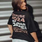 Vanessa Mai Instagram - Hoodie und Shirt „ICH WAR DABEI“ warten auf euch am Merch-Stand in der Porsche-Arena…🥹✨🫶🏼 Bis später 😘 #Zuhause2024