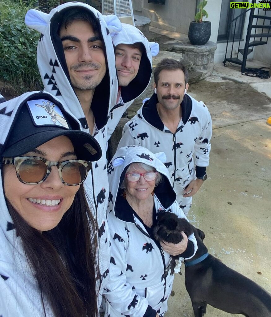 Vanessa Marcil Instagram - Three decades in #Wonderland #marcilfamily @gorrinbros