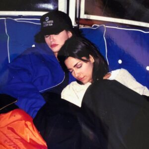 Vanessa Marcil Instagram - @rena.sofer just sent this to me. On the ferry in NY after filming Ned and Lois’ wedding in Brooklyn. We had the best time working together always. We are soul sisters for life. Later I moved to Williamsburg. #Brooklyn4life #BrendaLois 🔥