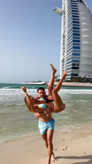 Vanessa Mariposa Instagram - I like the way you kiss me… 😄😜
_______
#vanessamariposa #burjalarab #burjalarabdubai #dubailife #summersalt #palmjumeirah #couplevideos