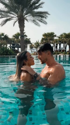 Vanessa Mariposa Instagram - POOLSIDE PASSION 💋🌴

anzeige 
______
#vanessamariposa #couplevideos #couplestyle #dubaibeach #dubai #summersalt #kissme