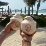 Vanessa Mariposa Instagram - Summersalt beach day 🦋☀️🌴 anzeige ______ #vanessamariposa #vanessamariposafitness #dubaibeach #dubaibeachclub #summersalt #beachclubs #burjalarabdubai #couplegoal
