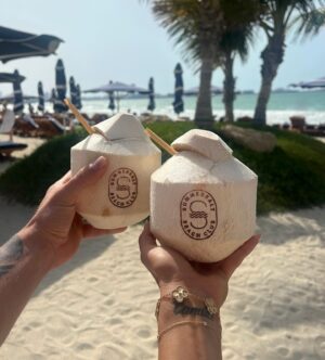 Vanessa Mariposa Instagram - Summersalt beach day 🦋☀️🌴 

anzeige 
______
#vanessamariposa #vanessamariposafitness #dubaibeach #dubaibeachclub #summersalt #beachclubs #burjalarabdubai #couplegoal