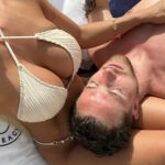 Vanessa Mariposa Instagram - Summersalt beach day 🦋☀️🌴 anzeige ______ #vanessamariposa #vanessamariposafitness #dubaibeach #dubaibeachclub #summersalt #beachclubs #burjalarabdubai #couplegoal