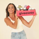 Vanessa Martins Instagram – GIVEAWAY TERMINADO!! “”Sim!!!! Vamos celebrar a Black Friday com uma mega OFERTA DE TODAS AS GOMAS durante UM ano para o 1º prémio e oferta de uma goma à escolha durante UM ano para o 2º prémio! E para 100 participantes: Descontos!!!

🥇1 VENCEDOR: Um ano de todas as gomas Frederica!
🥈3 VENCEDORES: Um ano de uma das gomas Frederica à sua escolha!
🥉100 VENCEDORES: Cupão de 30% válido até 31 de dezembro.  
Para participar tem de:
– Preencher o formulário (link na bio);
– Seguir a @fredericalifestyle ;
– Gostar desta publicação;
– Identificar nos comentários 3 amigas(os). Pode participar as vezes que quiser desde que identifique pessoas diferentes;
– Partilhar este post nos stories.

E tu? Que gomas escolherias se ganhasses o prémio? 😍

O giveaway termina dia 27 de novembro às 23:59h e dia 28 de novembro serão anunciados os vencedores. Não se esqueça que a sua participação só é válida se preencher o formulário que está no link da nossa bio.

⚠️ Atenção a contas falsas, este giveaway é realizado apenas nesta publicação.