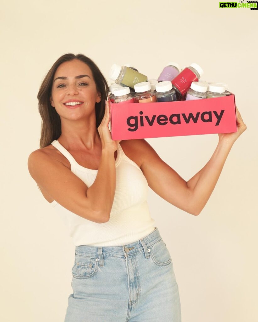 Vanessa Martins Instagram - GIVEAWAY TERMINADO!! “”Sim!!!! Vamos celebrar a Black Friday com uma mega OFERTA DE TODAS AS GOMAS durante UM ano para o 1º prémio e oferta de uma goma à escolha durante UM ano para o 2º prémio! E para 100 participantes: Descontos!!! 🥇1 VENCEDOR: Um ano de todas as gomas Frederica! 🥈3 VENCEDORES: Um ano de uma das gomas Frederica à sua escolha! 🥉100 VENCEDORES: Cupão de 30% válido até 31 de dezembro.   Para participar tem de: - Preencher o formulário (link na bio); - Seguir a @fredericalifestyle ; - Gostar desta publicação; - Identificar nos comentários 3 amigas(os). Pode participar as vezes que quiser desde que identifique pessoas diferentes; - Partilhar este post nos stories. E tu? Que gomas escolherias se ganhasses o prémio? 😍 O giveaway termina dia 27 de novembro às 23:59h e dia 28 de novembro serão anunciados os vencedores. Não se esqueça que a sua participação só é válida se preencher o formulário que está no link da nossa bio. ⚠️ Atenção a contas falsas, este giveaway é realizado apenas nesta publicação.