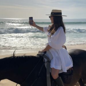 Vanessa Martins Instagram - Que fim‑de‑semana bom. A @categouveia é uma super mulher que eu tenho a sorte de conhecer há tantos anos. Ela organizou um fim‑de‑semana à sua medida, como se fosse para ela. Que bom acompanhar este projeto da @pura_slowliving e aplaudir na primeira fila. Foram dias maravilhosos na companhia de pessoas lindas ❤️
