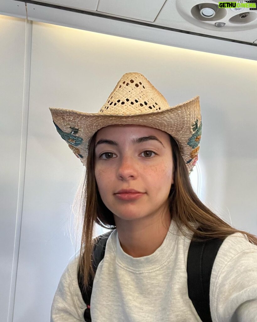 Vanessa Merrell Instagram - howdy